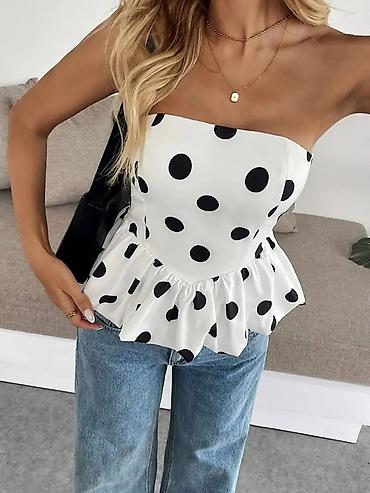 crocs sa platformom: Ženski top bez naramenica sa volanom – na tufne
1250 din
S M L — 3
