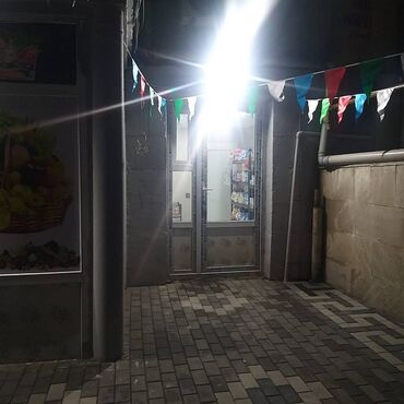 Mağazalar: Nizami rayonu,Neftçilər və Qarayev metro stansiyaları — 19