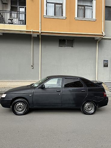 VAZ (LADA): Model: Lada 2112 (hatchback, 5 qapı) Rəng: qara (mat) Yanacaq: benzin — 4