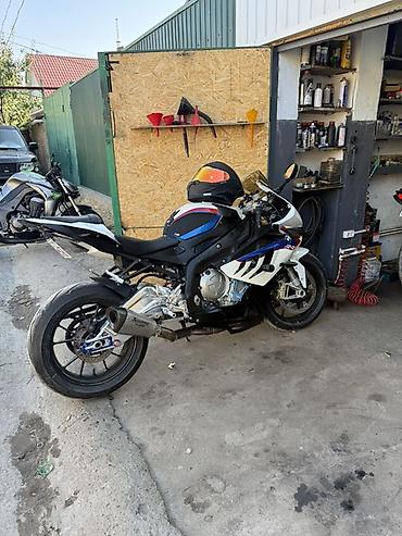 BMW S1000RR, спортбайк литрового класса Основные характеристики: -