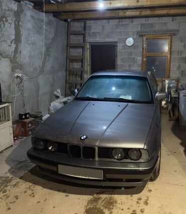машина смитта: BMW 5 серия 2.0 MT, 1990, ТОЛЬКО НА ЗАПЧАСТИ МАШИНА НАХОДИТСЯ В АЛМАТЫ