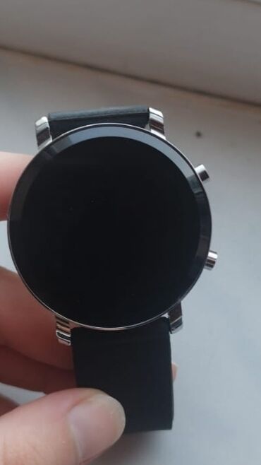 soyuducu isdenmis: Salam. 20mm enində olan maqnitli saat qayışı axtarıram. Sadə silikon
