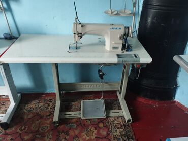 матор для швейных машин: Швейная машина Jack, Полуавтомат