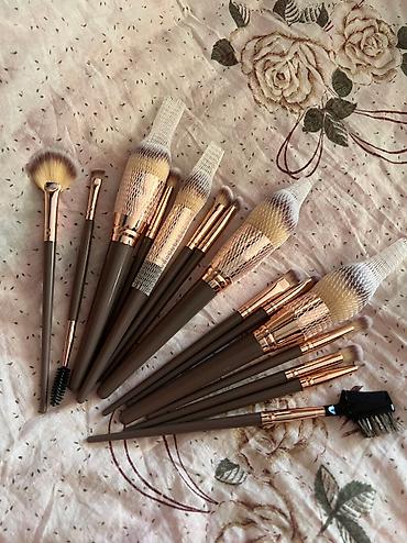 Косметика: Продается набор кистей для макияжа.Если покупаете 2 набора цена 1500 — 17