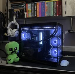 готовый пк: Компьютер, ядер - 6, ОЗУ 32 ГБ, Игровой, Новый, AMD Ryzen 5, NVIDIA GeForce RTX 5070, SSD