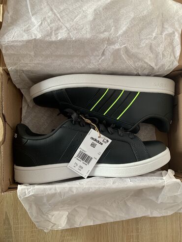 бутсы adidas: Кроссовки Бутсы Обувь
Адидас оригинал 
Новые, Последний размер 40
