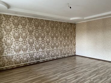 продаю дом военно антоновке: 100 м², 5 комнат, Бронированные двери, Забор, огорожен