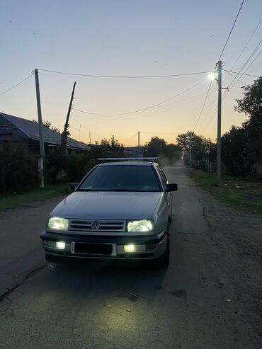 Volkswagen: Volkswagen Vento: 1995 г., 1.8 л, Механика, Бензин, Седан