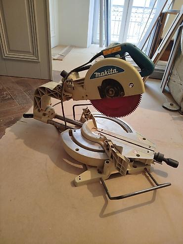dərəcə kəsən: Makita sürüşdürülə bilən künc kəsən mişar (sliding compound miter saw) — 2