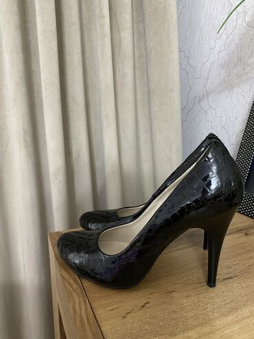 qara qadın krosovkaları: Tuflilər, Ölçü: 36, rəng - Qara, Yeni