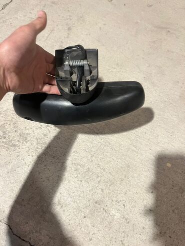 Avtomobil salonu üçün digər detallar: Mercedes-Benz W210 — 1