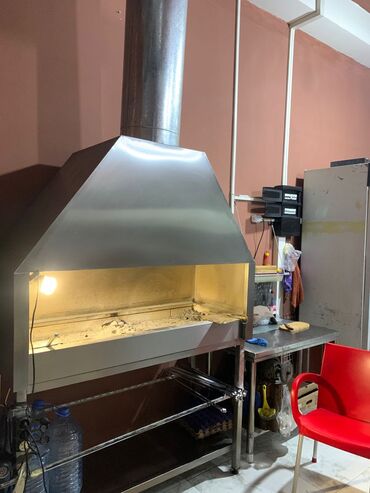 Restoran, kafelər: Hazır restoran satılır. Hal hazırda fəaliyyətdədir. Yeri tam — 11