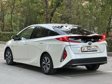 бортовой транзит: Toyota Prius: 2018 г., 1.8 л, Автомат, Гибрид, Седан