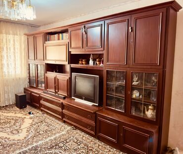 Другие полки и стеллажи: Продаю стенку в отличном состоянии б/у цена 25000 сом торг уместен