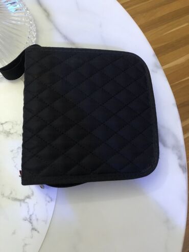 чемодан с инструментами для автомобиля: Qara rəngli, kvadrat formalı CD/DVD daşıma və saxlamaya çantası. -