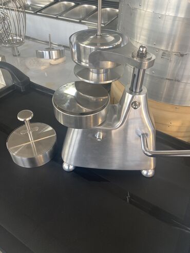 Другое оборудование для кафе, ресторанов: Доска Разделочная Щипцы кухонные Венчики Поварёшка Дуршлаг Ковши — 13