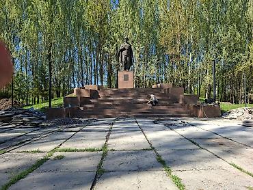Мраморные и гранитные работы: Благоустройство и реставрация памятников, постаментов и ступеней из — 1