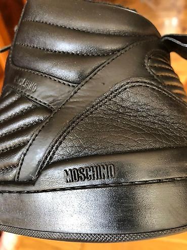 botinki: Moschino original
Yaxsi veziyyetdedir 
Ölçü: 43 — 2