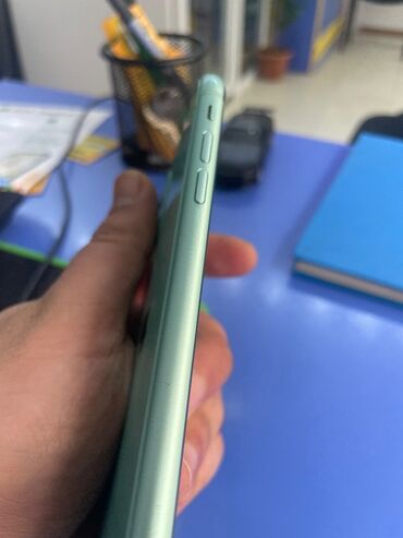 Apple iPhone: IPhone 11, 64 GB, Face ID — 4