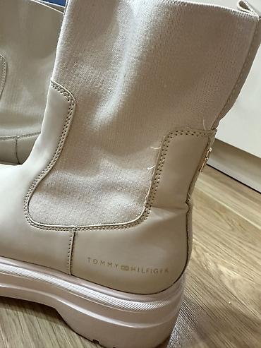 Сапоги: Tommy Hilfiger bej qadın botları 200 azn-a alınıb, çox səliqəli — 1