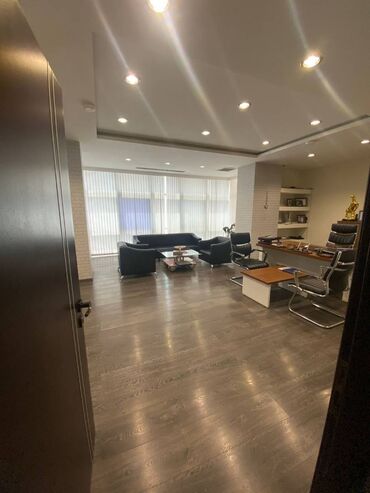 Ofislər: Nəsimi rayonu, Həsən Əliyev küçəsi (köhnə İnqilab), biznes mərkəzində -da lalafo.az — 14 Ofislər: Nəsimi rayonu, Həsən Əliyev küçəsi (köhnə İnqilab), biznes mərkəzində — 14