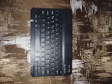 Klaviaturalar: Bluetooth klaviatura sican desti telefona bağlayıb oyun oynamaq olur