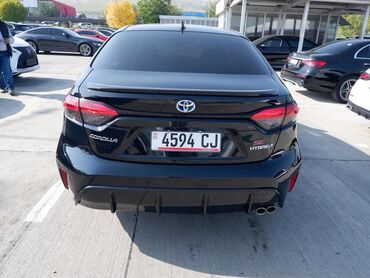 Toyota: Toyota Corolla: 1.8 l | 2023 il Sedan — 3