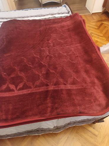 Qalın flanel/plyuş yorğan – tünd bordo rəngdə - Material: yumşaq