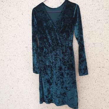 узбекский платья: Продаётся! Платье от AVON. Выше колени с длинными рукавами. Материал