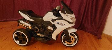 детская надувная горка: Uşaq üçün elektrikli üçtəkərli motosiklet - Rəng: ağ/qara, idman