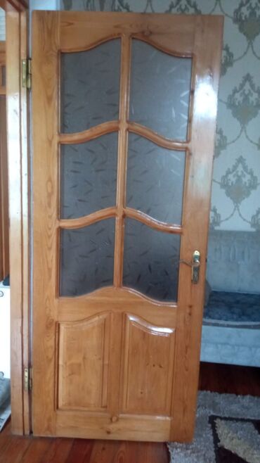 setqa qapilar: 4 ədəd şüşəli qapı 1 ədəd Hamam qapısı