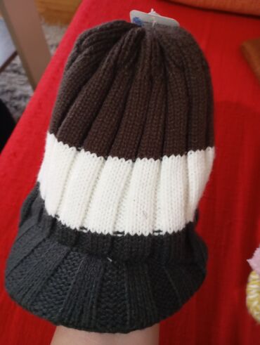 Kape, šalovi i rukavice: Kape zenske,muske,deciji i salovi.Novo i kao novo kape po 250d salovi — 20