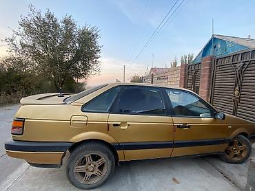 лифтбек: Volkswagen Passat: 1988 г., 1.8 л, Механика, Бензин, Седан — 1
