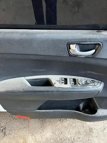 Двигатели, моторы и ГБЦ: Двигатель и комплект узлов Kia (б/у, снятые с авто) Состав: - — 13