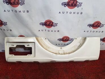 Коробки передач: Накладка на крышку багажника Toyota Rav4 CA20 1ZZ-FE 2000 (б/у)