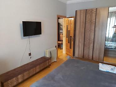 Köhnə tikili: Mənzilin təsviri Mənzil satılır Yeni günəşlidə D massivində yerləsən — 24