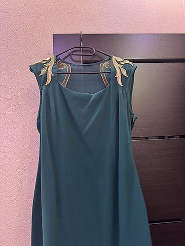 das sekilleri: Zümrüd-yaşıl rəngdə zərif paltar - Model: qolsuz, dizə yaxın uzunluq — 2