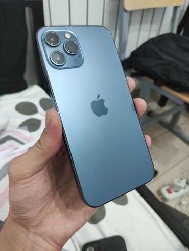 Apple iPhone: IPhone 12 Pro Max, Б/у, 256 ГБ, Голубой, Защитное стекло, Чехол, 80 %