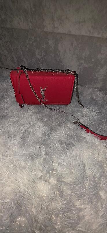 Сумка на цепочке Saint Laurent (YSL) красного цвета - Компактная