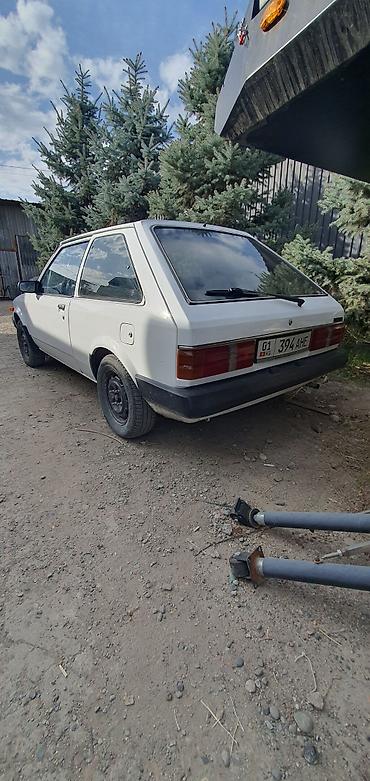 323 автомат: Mazda 323: 1983 г., 1.3 л, Механика, Бензин, Хэтчбэк — 3