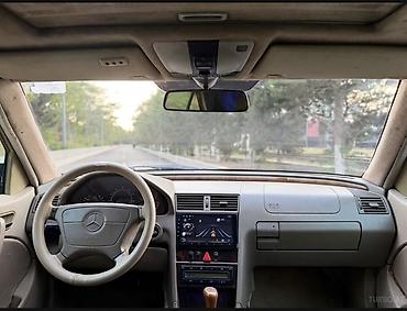mersədes: Mercedes-Benz C-Sinfi sedan (W202), qara rəng. Mühəndislik və xarici — 6