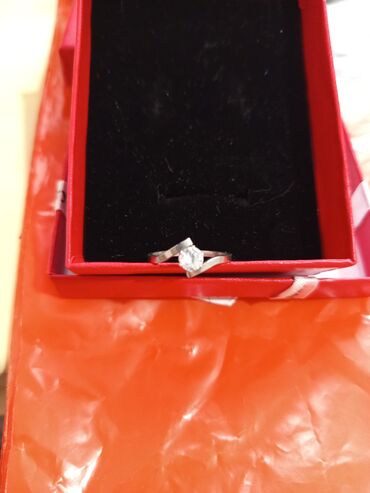 Tuflilər: Gümüş rəngli tek qas zərif üzük 7olcu 17razmer - Dizayn: Asimmetrik — 17