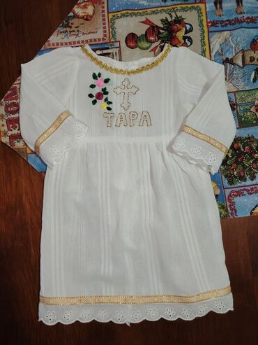 Kompleti: Ručno izrađeni kompleti za krštenje od bele pamučne tkanine (tanak — 2