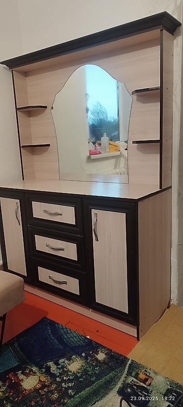 тумба под кровать: Камод с зеркалом + 2 тумбы в комплекте - Материал: ЛДСП с — 1