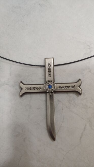 крест: Продаю ожерелье с подвесткой крестом.Dracula Mihawk! состояние
