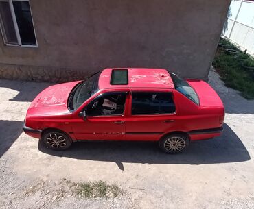 Volkswagen: Volkswagen Vento: 1992 г., 1.8 л, Механика, Газ, Седан