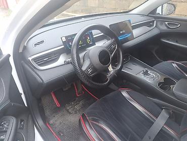 kreditle byd: BYD Qin Plus (sedan) – Yango brendli taksi üçün bükülü vinil reklam — 10