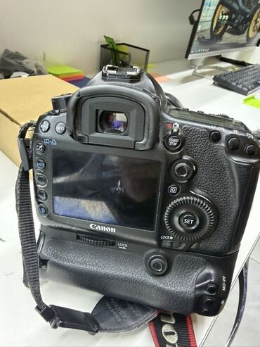 Fotokameralar: Canon DSLR fotoqrafiya dəsti Tərkib: - Canon peşəkar DSLR fotoaparat — 1