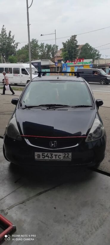 продаю машину в рассрочку: Honda Fit: 2002 г., 1.3 л, Вариатор, Бензин, Седан