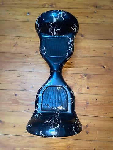 Öz-özünə balanslaşdırılan elektrikli hoverboard (segwey)